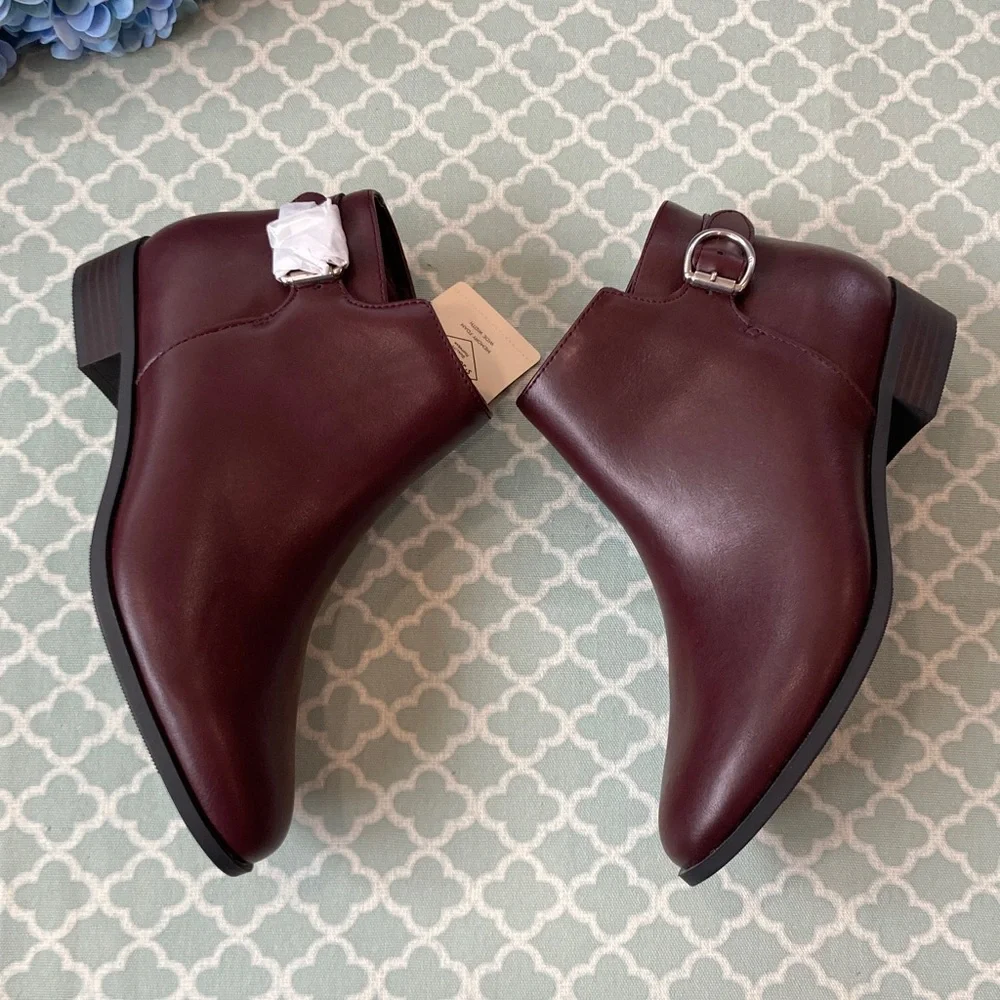 NWT St. John’s Bay Rayford Dark Wine Booties 7.5 Wide Width
